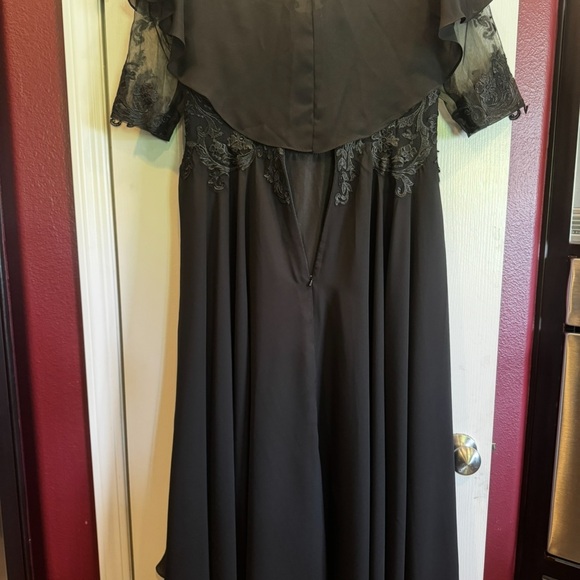 NWT Black Lace Evening Gown - Picture 8 of 8
